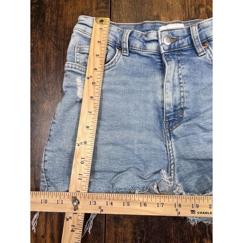 H&M Denim Womens Sz 6 Distressed 90s Boyfriend Jean Shorts Low Waist - Picture 5 of 9